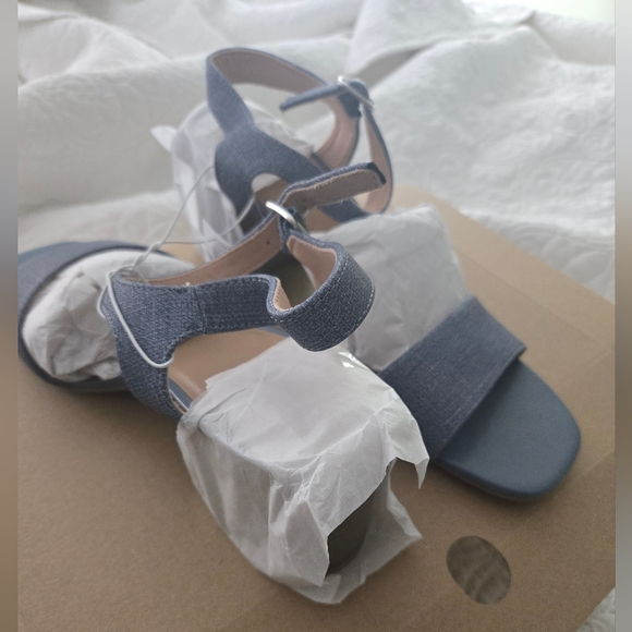 Denim block heels size 10 - Picture 4 of 5